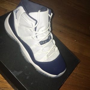 Air Jordan 11s Size 6 Midnight Navy